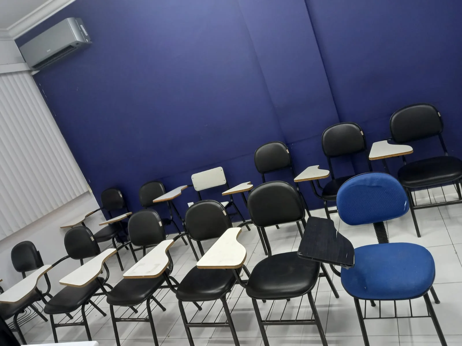 Visão frontal da estrutura da sala